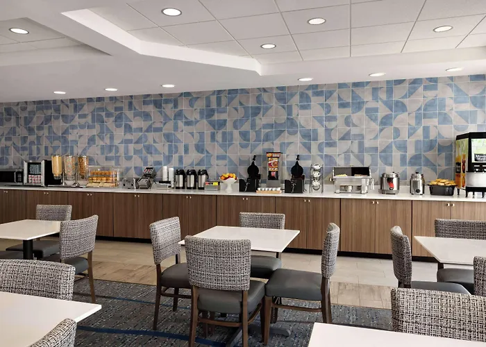 La Quinta Inn & Suites By Wyndham Springfield Airport Rte 66