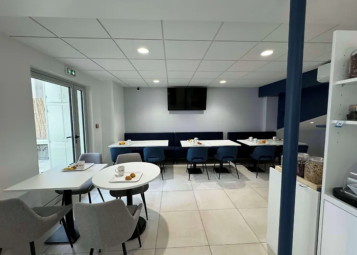 Kyriad Saumur Hyper Centre Hotel, Appartements, Seminaires Et Spa Soins Sothys Paris
