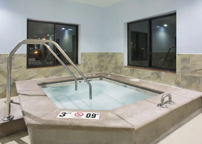 Holiday Inn Express Hotel & Suites Concordia Us 81 By Ihg