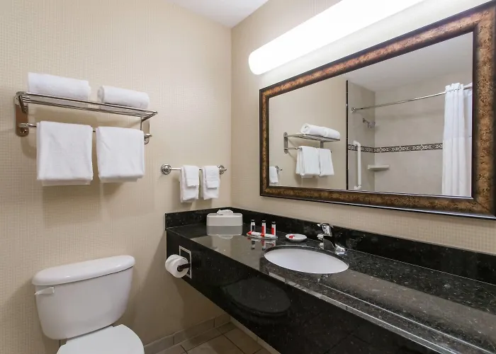 Days Inn & Suites By Wyndham Fort Pierce I-95
