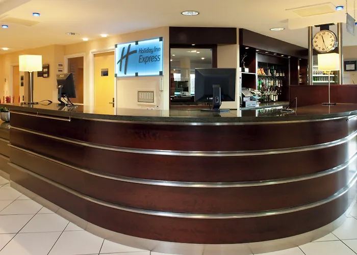 Holiday Inn Express Dunfermline By Ihg
