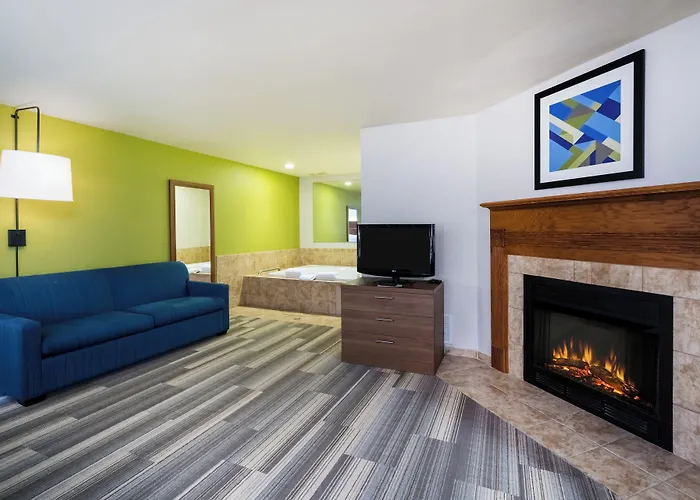 Holiday Inn Express & Suites Rocky Mount Smith Mountain Lake By Ihg