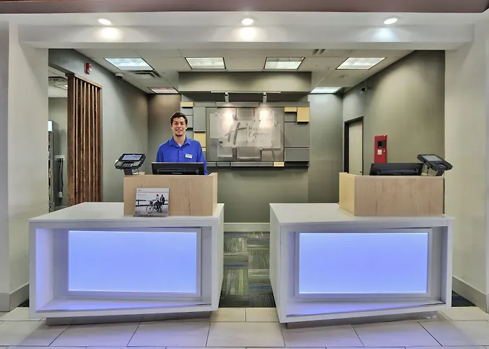 Holiday Inn Express & Suites Portales By Ihg