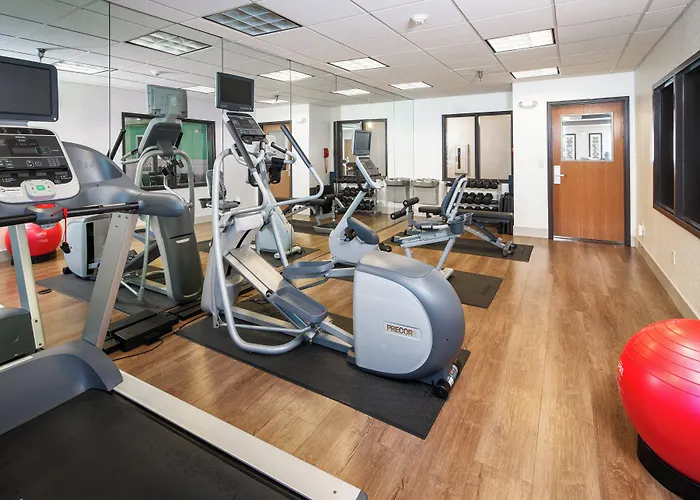 Holiday Inn Express & Suites Bellevue -Omaha Area- By Ihg