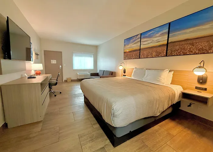 Quality Inn & Suites Victoria South