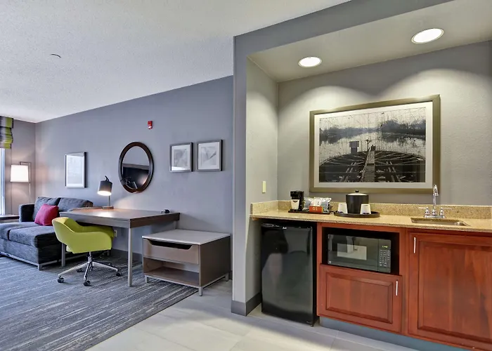 Hampton Inn & Suites Newark-Harrison-Riverwalk