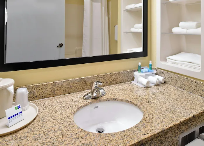 Holiday Inn Express Clanton