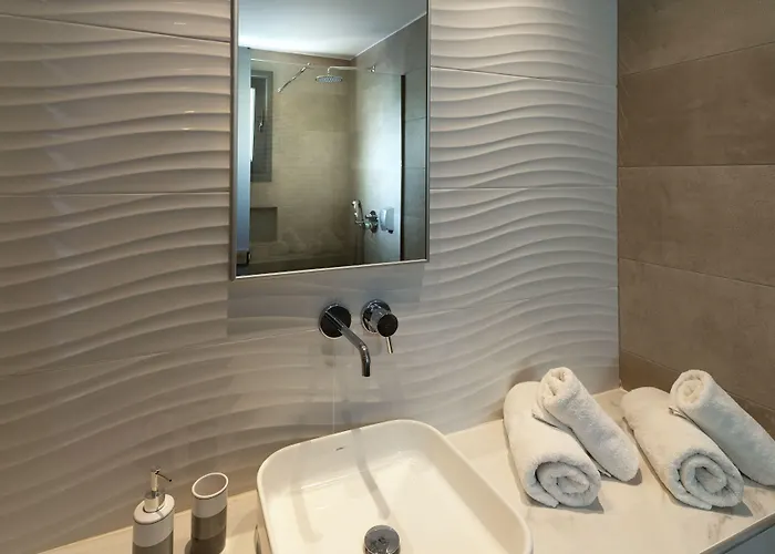 Zoes Hotel & Suites