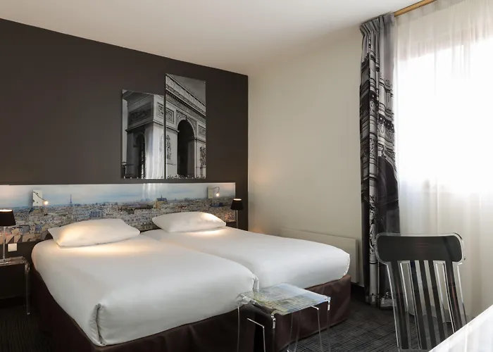 Hotel Le Cardinal Rueil Centre