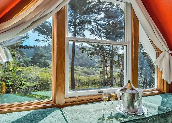 Elk Cove Inn & Spa