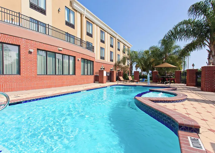 Holiday Inn Express & Suites Wharton By Ihg