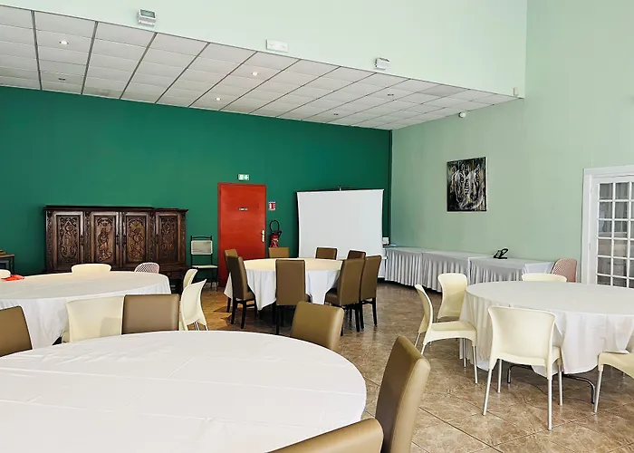 Artemia Aigues-Mortes - Hotel Avec Piscine - Bornes Electriques - Parking Prive - Local Velo-Moto