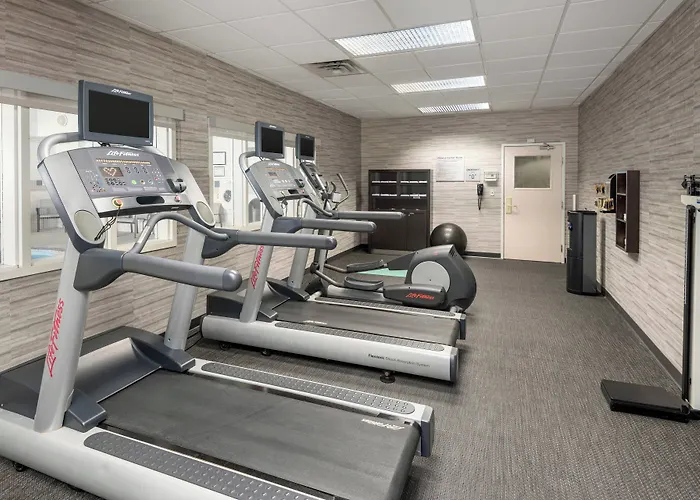 Courtyard By Marriott West Orange