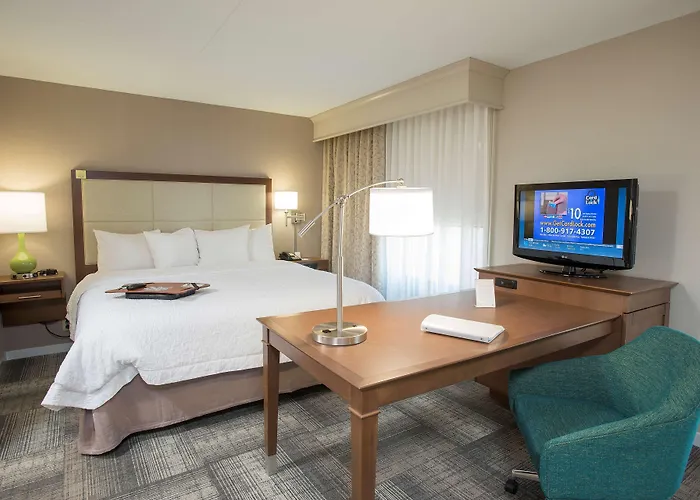 Hampton Inn & Suites Cincinnati-Union Centre