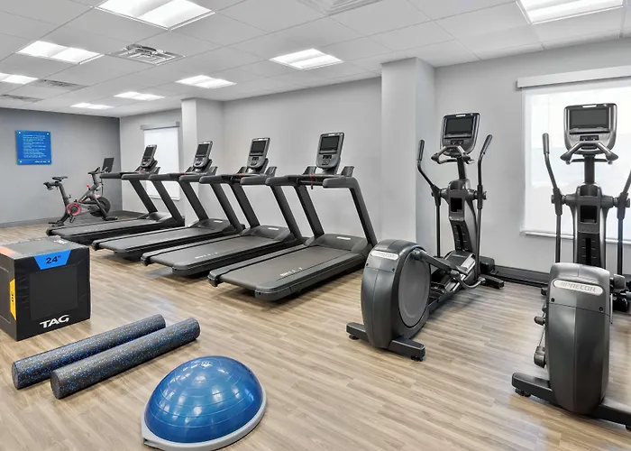 Hampton Inn & Suites Cleveland-Beachwood