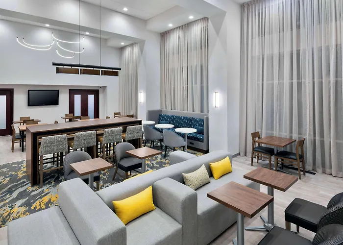 Hampton Inn & Suites Cleveland-Beachwood