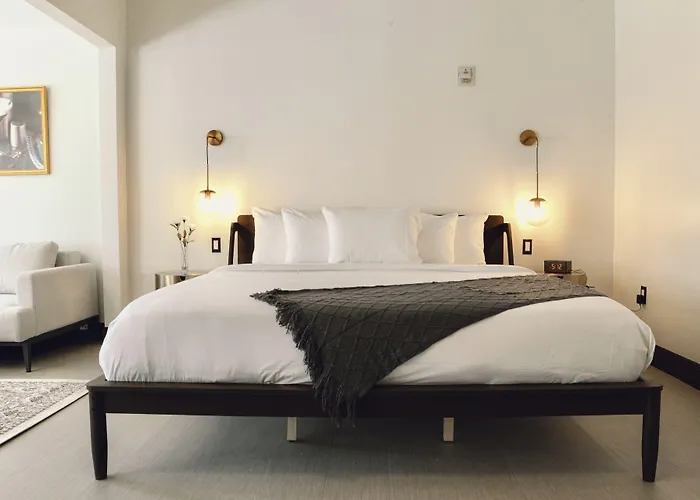 Peninsula Bed & Cocktails