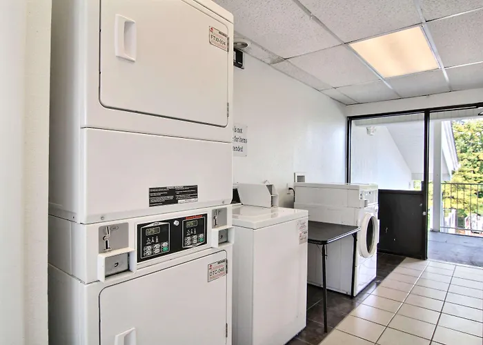 Motel 6-Middleburg Heights, Oh - Cleveland