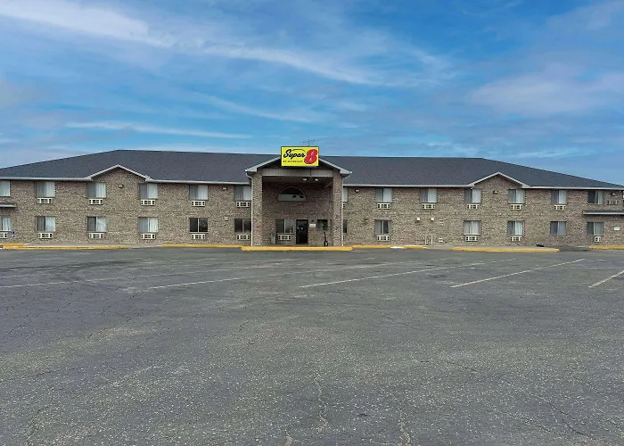 Super 8 By Wyndham Cozad