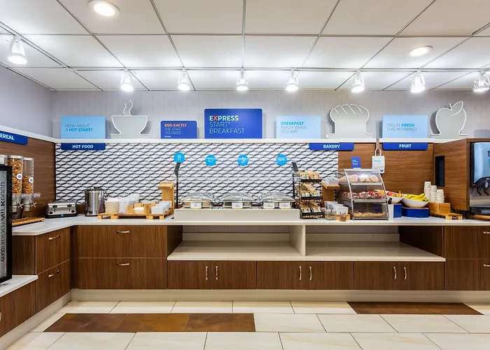 Holiday Inn Express & Suites Newport News By Ihg
