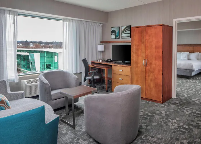 Courtyard By Marriott Stamford Downtown