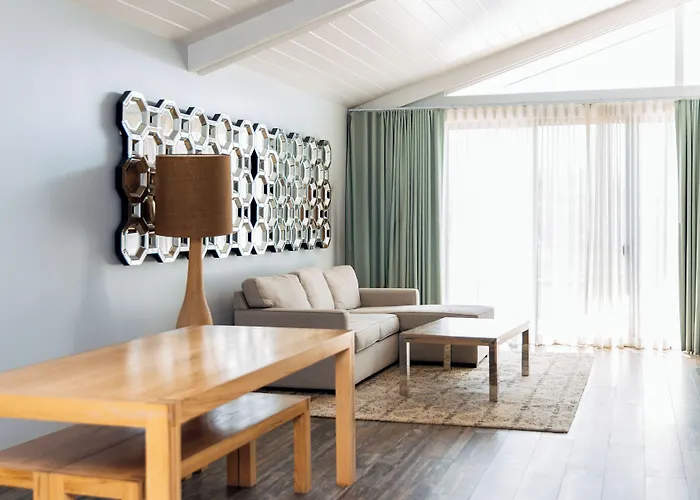 Lakehouse Resort