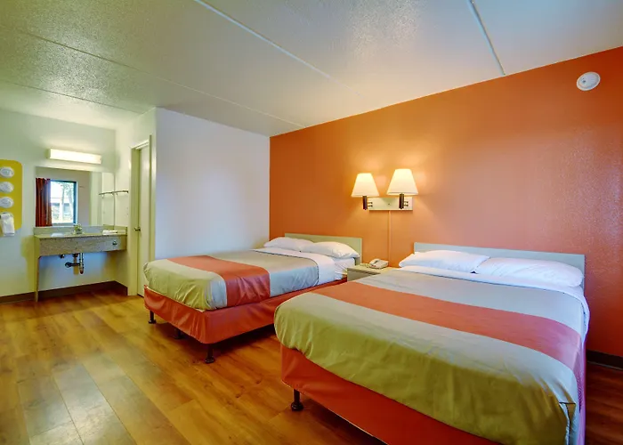 Motel 6-Chicopee, Ma - Springfield