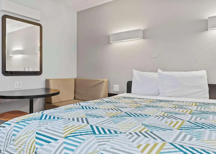 Motel 6-Ventura, CA - Beach