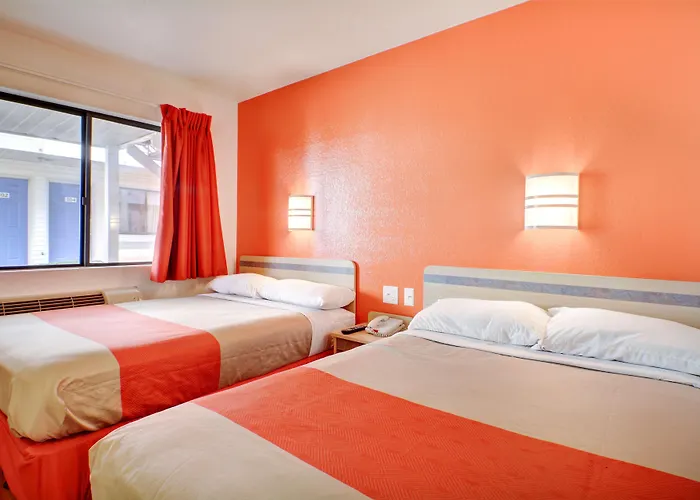 Motel 6-Southington, Ct - Hartford