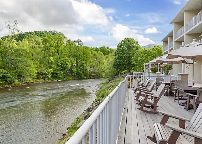 Best Western Plus River Escape Sylva / Dillsboro