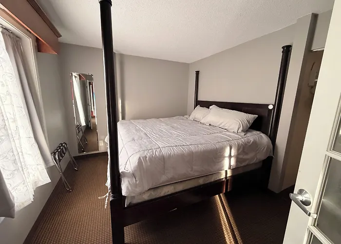 River Hills Hotel- Mankato