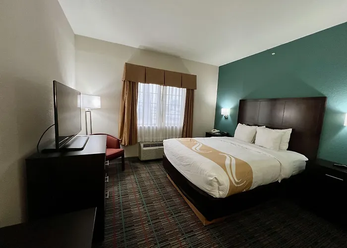 Quality Inn & Suites Near University Waco