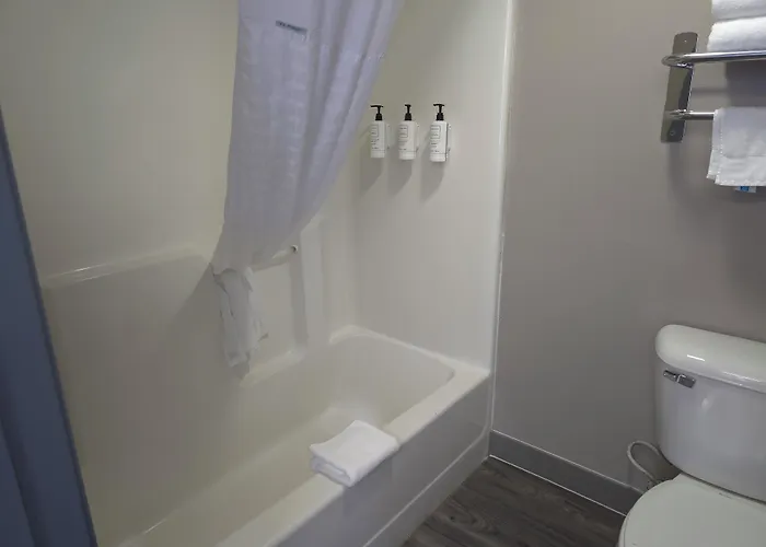 Reston Inn & Suites