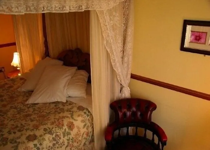 Chequers Inn Hotel