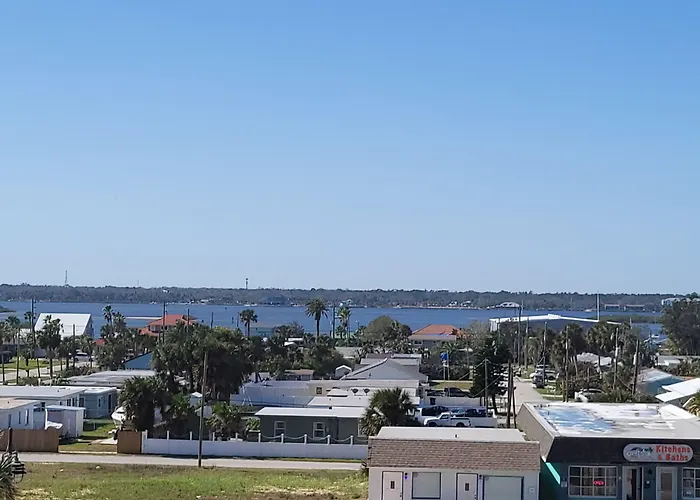 Beachside Hotel
