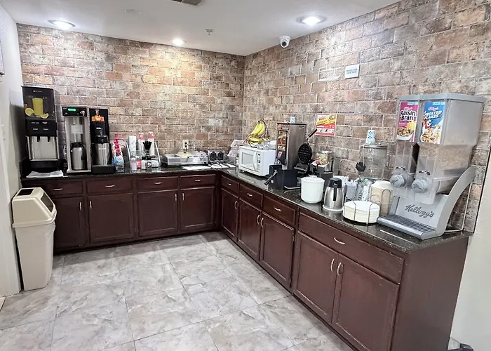 Harmony Hotel, Hernando
