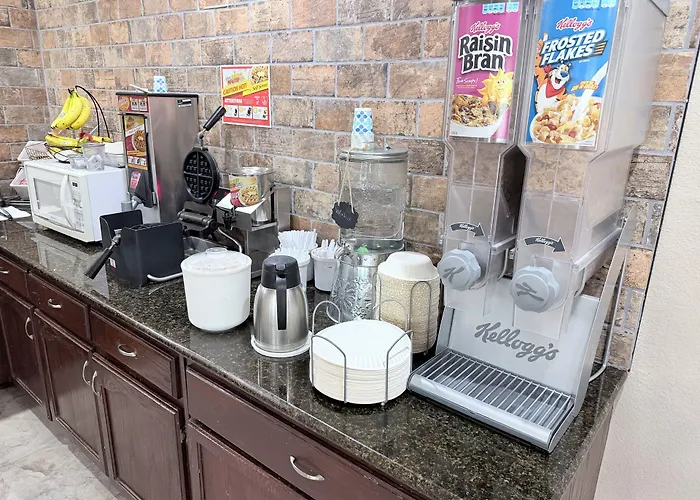 Harmony Hotel, Hernando