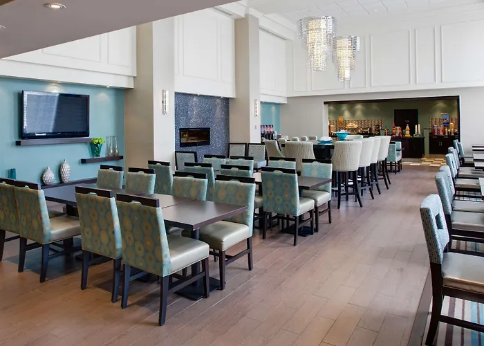 Hampton Inn & Suites By Hilton Toronto Airport