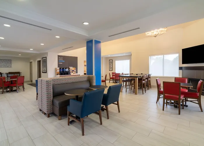 Holiday Inn Express Hotel & Suites Bluffton At Hilton Head Area By Ihg