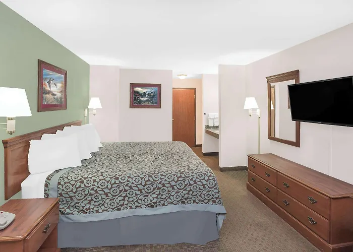 Days Inn & Suites By Wyndham Brinkley