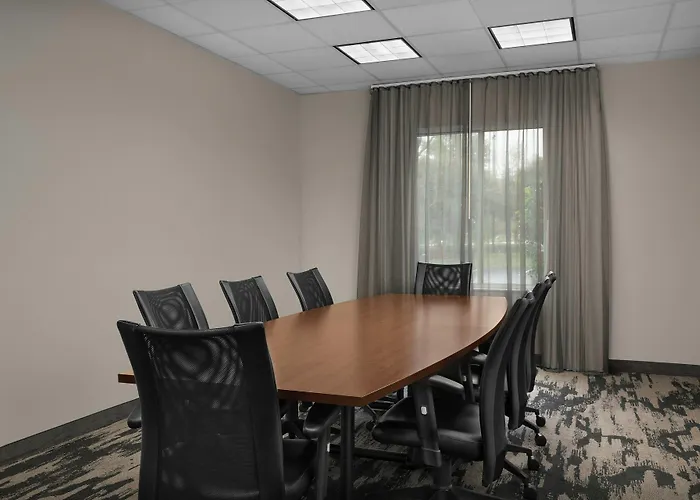 Fairfield Inn And Suites By Marriott Emporia I-95