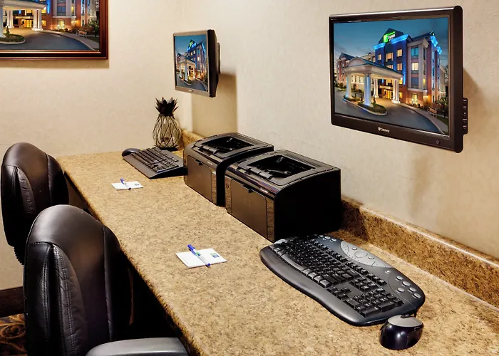 Holiday Inn Express Hotel & Suites Warwick-Providence Airport By Ihg