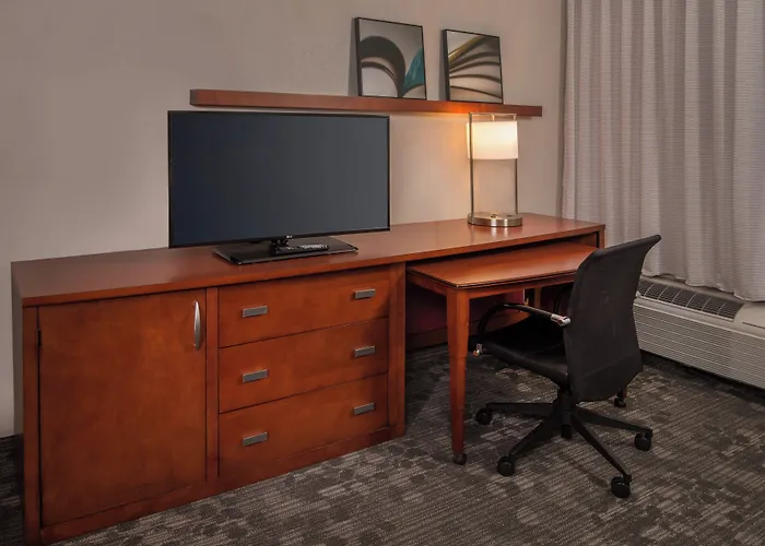 Courtyard By Marriott Dulles Town Center