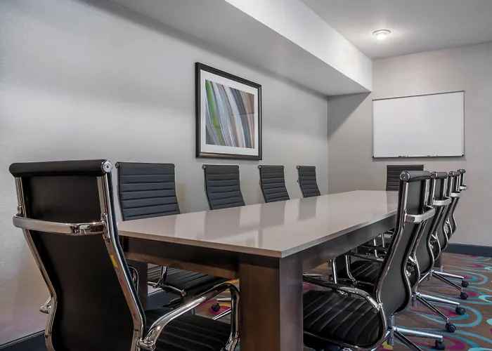 Holiday Inn Express Hotel & Suites Ames By Ihg