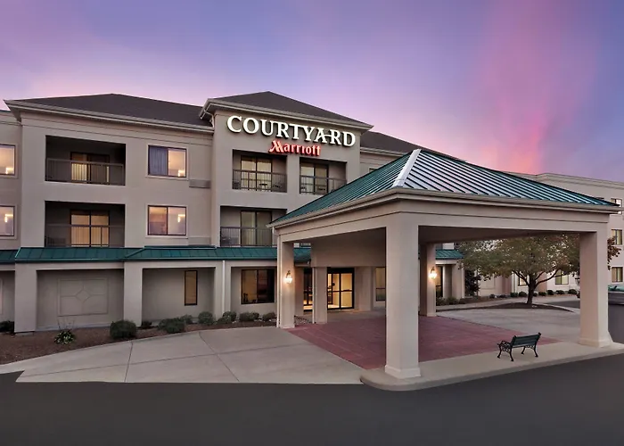 Courtyard By Marriott Topeka