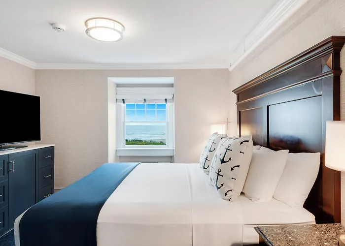 Newport Beach Hotel & Suites