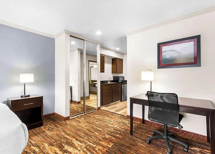 Best Western Plus Parkway Inn