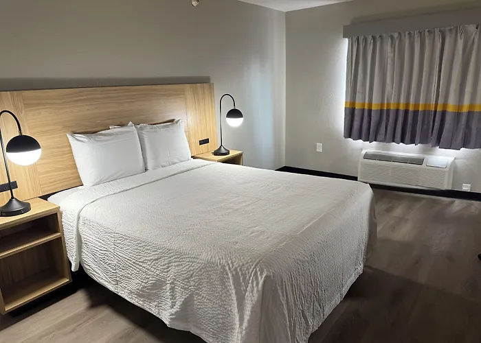 Super 8 By Wyndham Richfield Cleveland