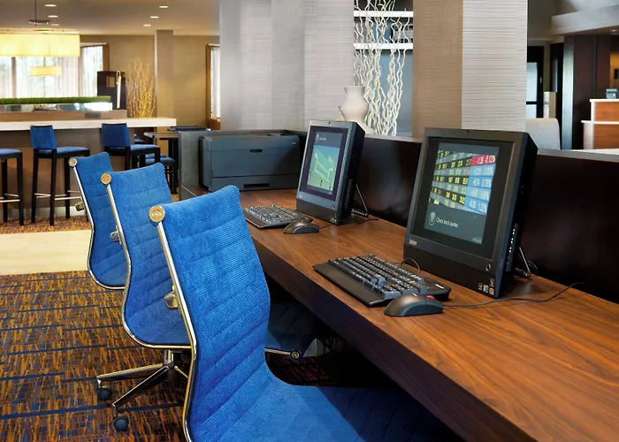 Courtyard By Marriott Oakland Airport