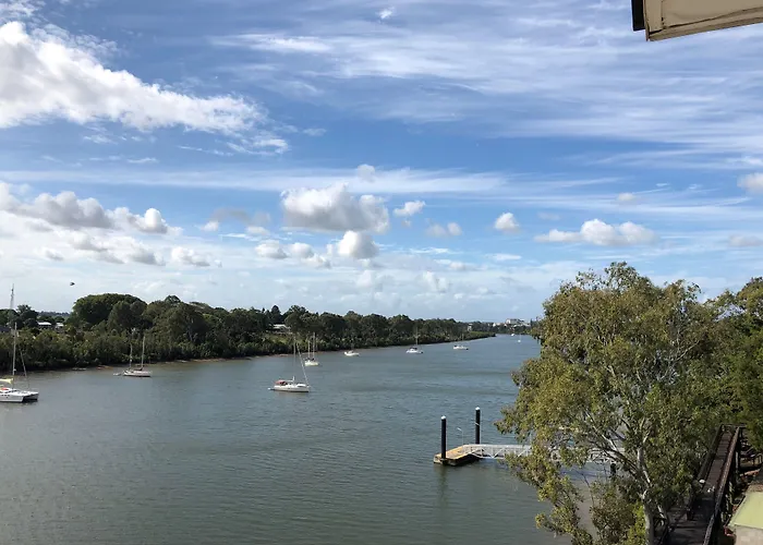 Burnett Riverside Hotel